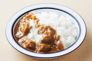 【かける】料理の上にひとさじ、ぱらり。カレーやヨーグルトなど、とろみのあるものとは特に好相性。