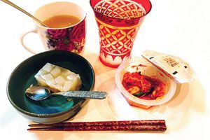 夜は大好きなハイボールを飲み、箸を置きながらおかずをつまむ軽い夕食に変えた。