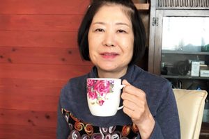 朝は牛乳入りコーヒーと出汁を飲んで目覚める習慣に。代謝アップに朝入浴も実践。