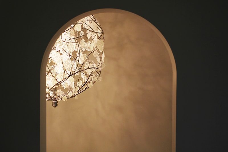 イイノナホ　ガラス作品 光を操るガラス作家が映し出す美しさ「時の花 —イイノナホ展—」 | 朝日