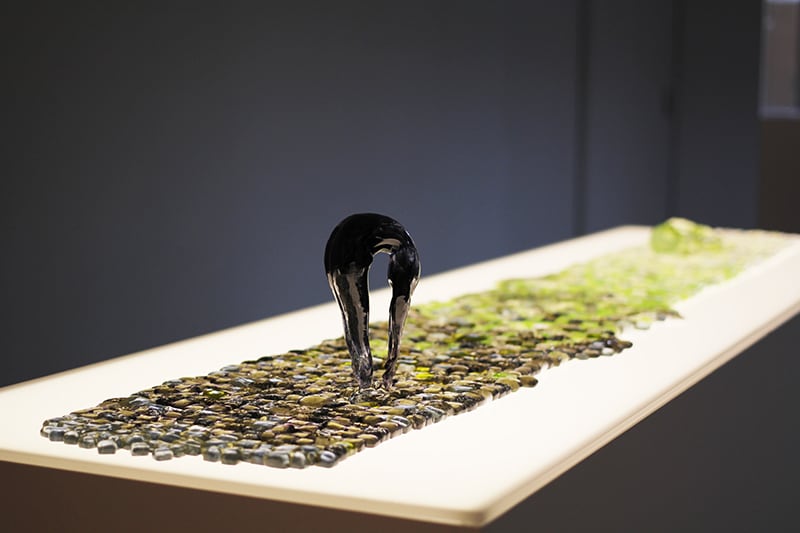 人気ガラス作家が初の大型個展「 時の花 – イイノナホ展 – 」を開催中