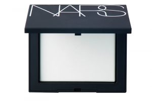 NARS ライトリフレクティングセッティングパウダー プレスト N 10ｇ 5,000円（NARS JAPA N TEL.0120-356-686）