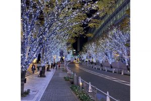 イルミネーションなど街の風景を楽しみながら。歩く距離は気にならない。