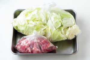 【meal kit】肉に塩をすりこんで保存するため、水分の出にくい塊肉を選ぶ。【冷蔵】3日ほど