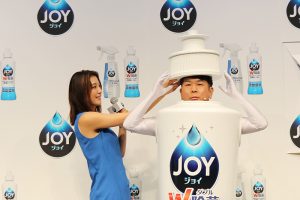 「この着ぐるみもらえませんか？ 今年のハロウィン『ジョイ』にしようよ」（木下さん）とお気に入りの様子。