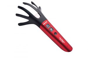 ヘッドスパニストの手の動きを模した「ダブルかっさ」と赤色LED光源に、電機メーカー・シャープの「プラズマクラスター」を搭載。心地よく頭皮ケアできる。ヘアリプロ スカルプ エルイーディー イーエックス 2万3000円（アデランス TEL.0120-05-1960）