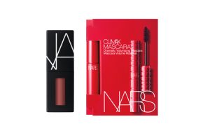 「NARS　フェースキット」左：パワーマットリップピグメント 2772、右：クライマックスマスカラ。