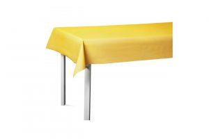 春色を取り入れて雰囲気を華やかに「テーブルクロス」。（400円）