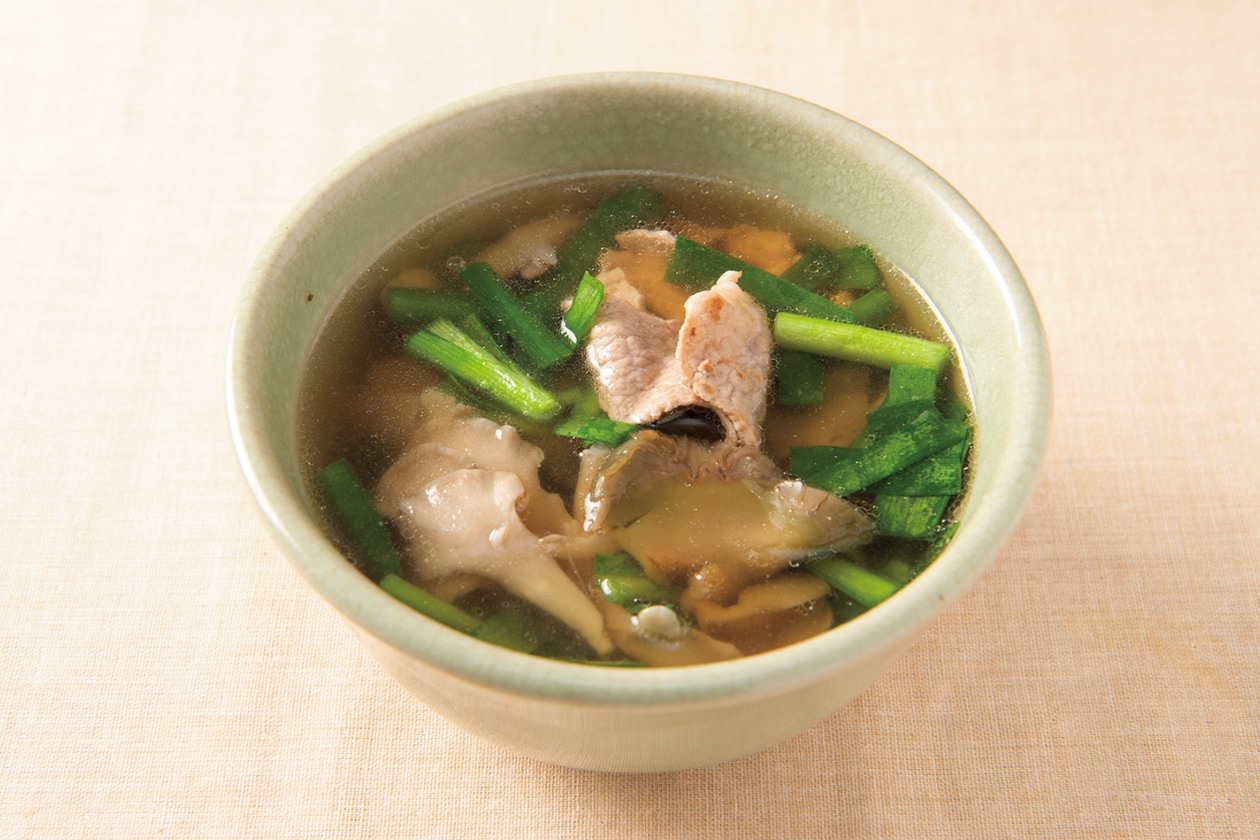 にらと豚肉の中華スープ。おいしく手軽な“骨活”レシピ。