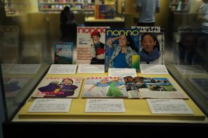 名所図会からペナント、ガルパンまで。お土産の歴史をひもとく『ニッポンおみやげ博物誌』展が開催中。