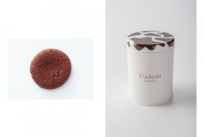 「チョコレートビスケット」（1,080円、5枚入り）ビターチョコレートの大人の味わいをしっかりとビスケットで表現した、シンプルな中にも上品さを感じる一品。