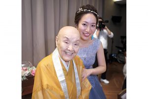 「まなほの結婚式に出るのが夢」と言っていた寂聴さん、昨年6月にそれが叶った。その気持ちはまなほさんも同じだったそう。