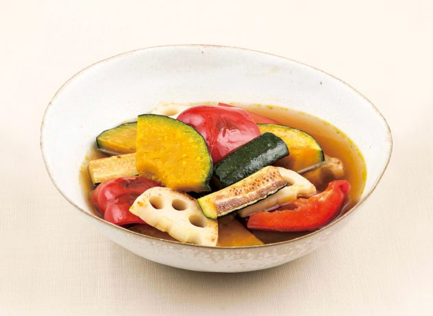 目にも鮮やか。夏野菜の焼き浸しのレシピ。