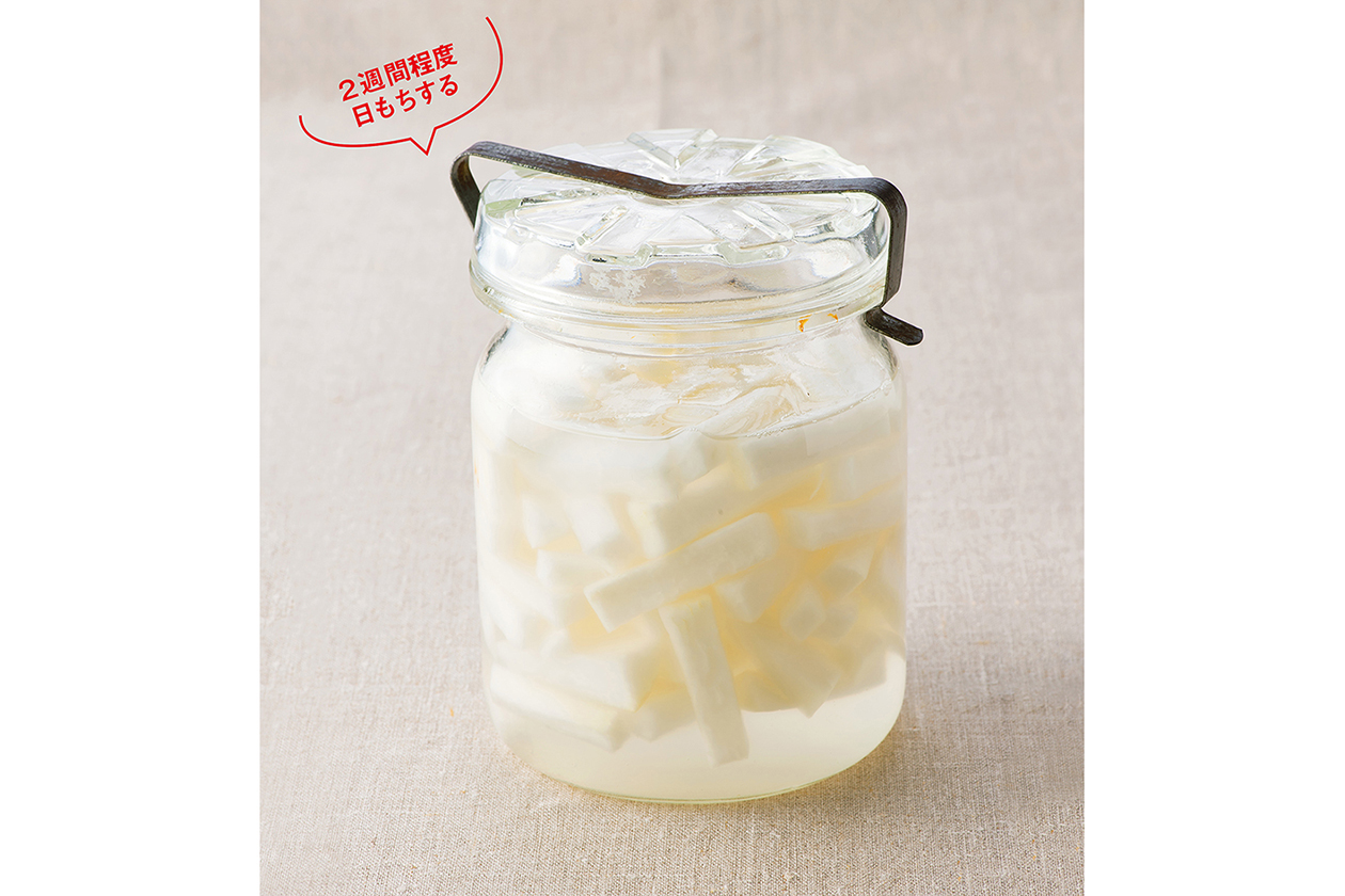 塩水に漬けるだけで自然に乳酸発酵。腸にやさしい「浮かし漬け」の作り方。