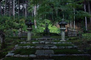 圓光寺・東照宮の横には徳川家康の墓が。