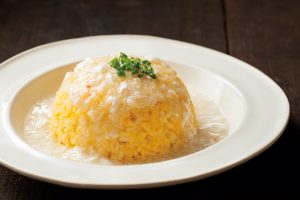 簡単で贅沢、かにあんかけチャーハン【ごはん同盟のレシピ】。