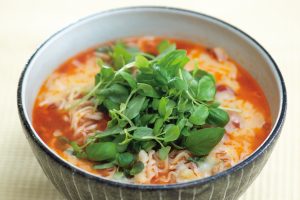 サッポロ一番で作る、塩トマトラーメン【ヒャダインさんの即席めんレシピ】。