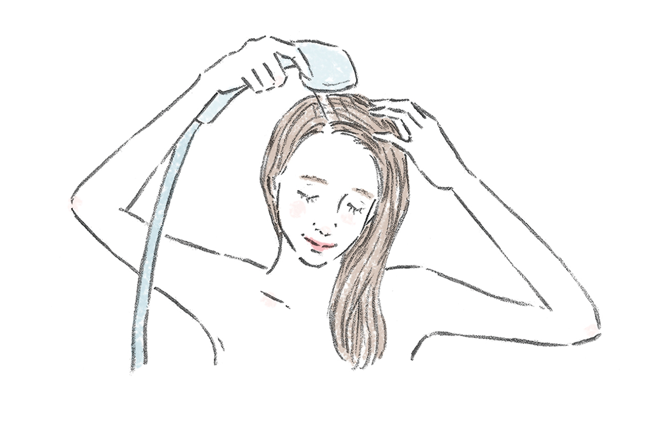 プロに教わる洗髪の基本。まず頭皮の濡らし方を意識して。