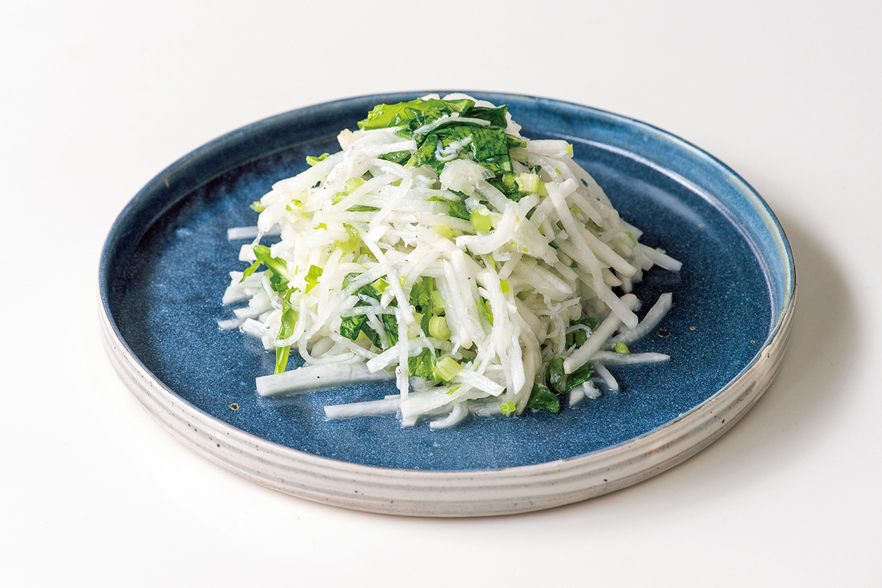 肺を潤す、白い野菜としらすの葱油和え【パン・ウェイさんの秋の食養生レシピ】。