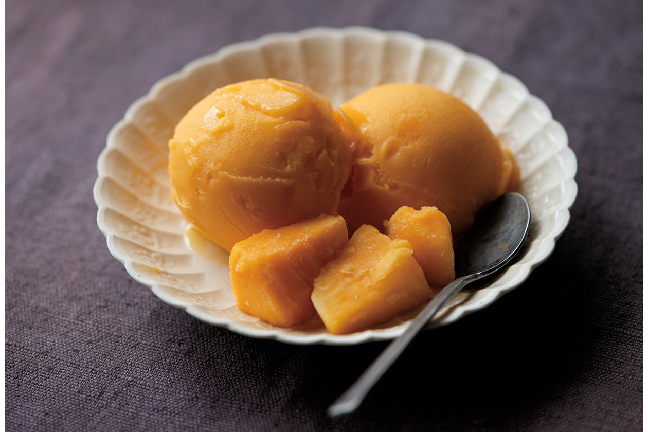 冷凍フルーツで簡単、マンゴーアイス【若山曜子さんの中華のおやつレシピ】。