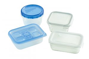 4.プラスチック、においが移りにくいガラスなど、素材やサイズ違いの保存容器があると便利。