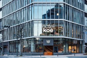 東京・渋谷の「hotel koe tokyo」の1階にある「ホテル コエ ベーカリー」。日本中のパンを食べつくしてきたパンラボ 池田氏を監修に迎えたベーカリー。焼き菓子のフィナンシェから着想を得た、進化系生食パン「フィナンシェ食パン」は完売する日もある。