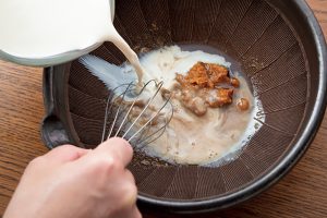 【ポイント】味の要となるスープは豆乳＋味噌の大豆製品がベース。味噌は豆乳を少しずつ加えながらのばそう。