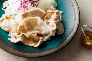 いつもの茹で豚サラダがガラリと変わる、簡単スパイス料理【山田英季さんのレシピ】