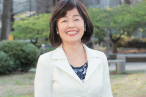 東京大学名誉教授、東京農工大学客員教授：跡見順子（あとみ・よりこ）さん。卵殻膜研究の第一人者。卵殻膜と美肌のほか。美容や健康へのさらなる効果を探るために研究を続ける。