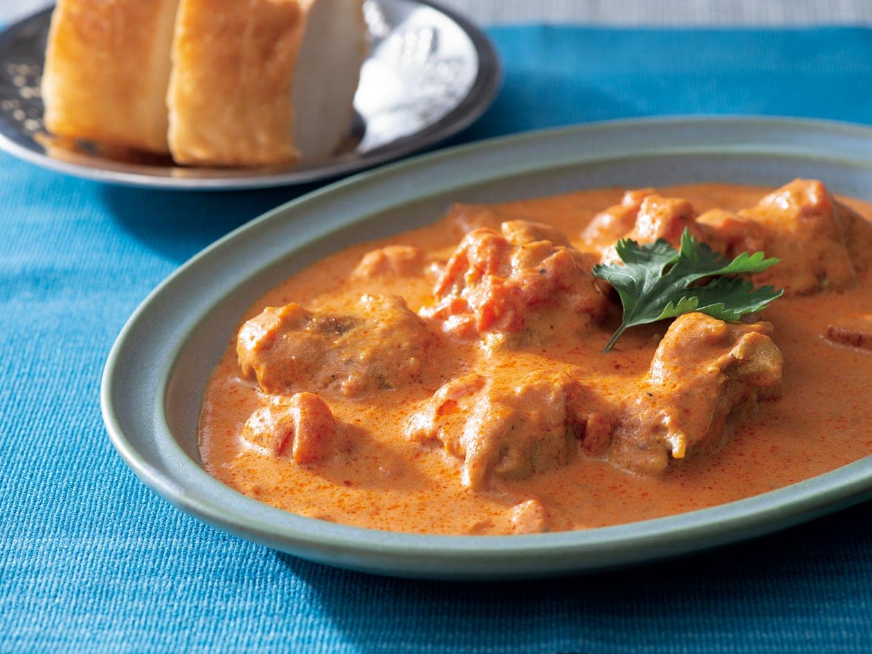 みんな大好きチキンカレーをいろいろな味わいで楽しむ4つのレシピ記事まとめ。