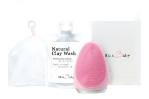 左から、洗顔ネット、濃密泡クレイ洗顔料、SkinBaby電動洗顔ブラシ。