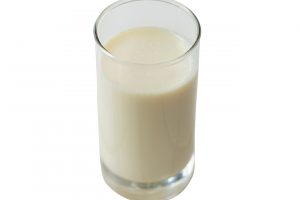 【 牛乳 】カルシウムとたんぱく質、さらにビタミンＡが豊富。