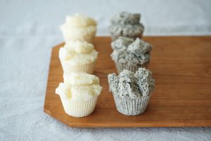 レモンと黒ごま、2種の蒸しケーキ【福田里香さんの粉菓子レシピ】