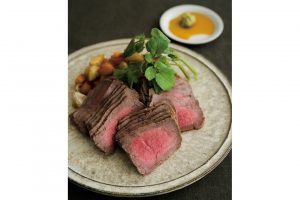 赤身肉もしっとり。フライパンで作るローストビーフ【樋口直哉さんのレシピ】