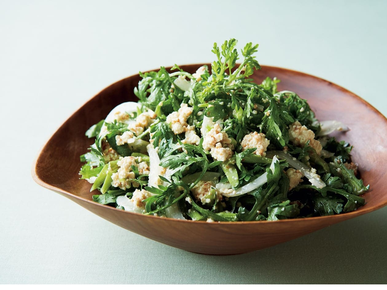 栄養価の高い春菊を使った4つのサラダレシピ記事まとめ。