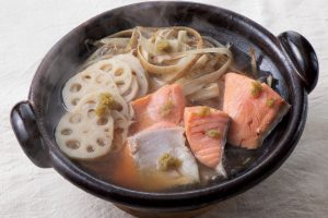 鮭と根菜の柚子胡椒鍋 【ワタナベマキさんのレシピ】