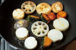 「大根も焼くとおいしいですよ」。よく火を通して甘みを引き出すのがコツ。