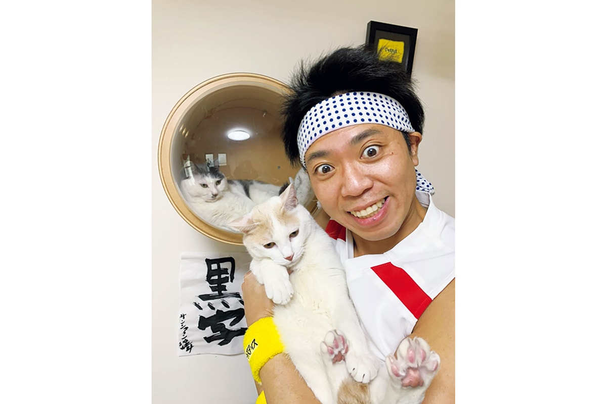 サンシャイン池崎さん「元・保護猫の2匹が、僕の人生に幸運を運んでくれました。」