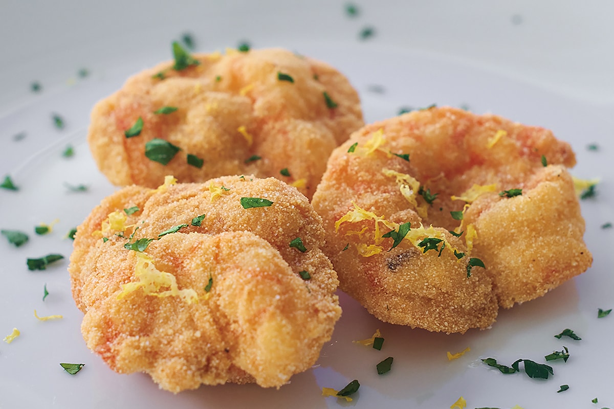 名店のコツでもっとおいしく、海老のセモリナ粉揚げ
