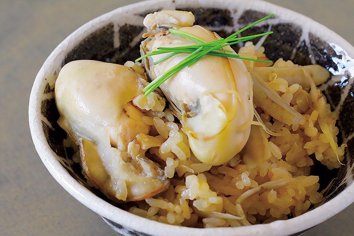 ぷっくり丸ごと、牡蠣とごぼうの炊き込みごはん【渡辺有子さんのレシピ】