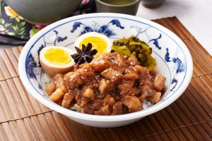 五香粉使用メニュー例「魯肉飯（ルーローハン）」