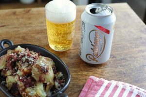 【ぐっち夫婦のおつまみリレー】新じゃがコンビーフのつぶし焼き×ドイツビール