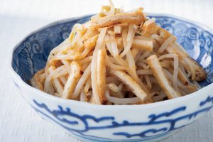 もやしをおいしくゆでるコツと和え物レシピ。