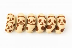 愛くるしい6種類のポーズのパンダが大集合！ パンダの絵柄は袋ごとにランダム。