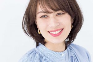 【流し斜め前髪】女性らしい柔らかい表情を引き立てて。