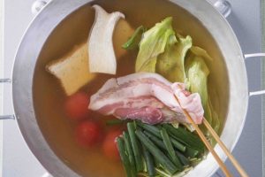 野菜のうま味をたっぷり味わう、春夏も楽しい鍋料理をずらり紹介します。