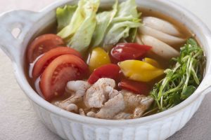 野菜のうま味をたっぷり味わう、春夏も楽しい鍋料理をずらり紹介します。