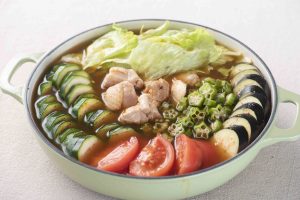 野菜のうま味をたっぷり味わう、春夏も楽しい鍋料理をずらり紹介します。