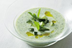 夏の前菜にぴったり！きゅうりとヨーグルトのスープ【有賀薫さんのレシピ】