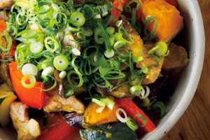 渡辺康啓さんの夏野菜と豚肉のグリルサラダ